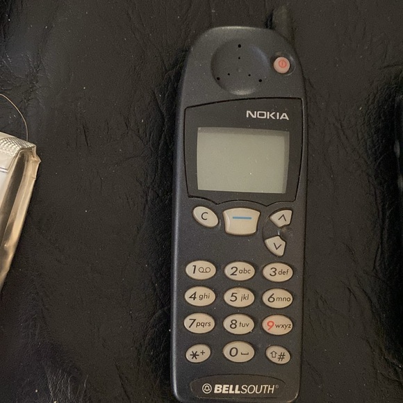 There are 5 phones here, have anyone you want or all of them they’re $25 apiece - Picture 6 of 6